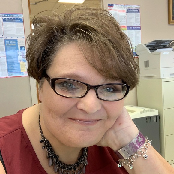 Meet your Posher, Melissa - Picture 2 of 2